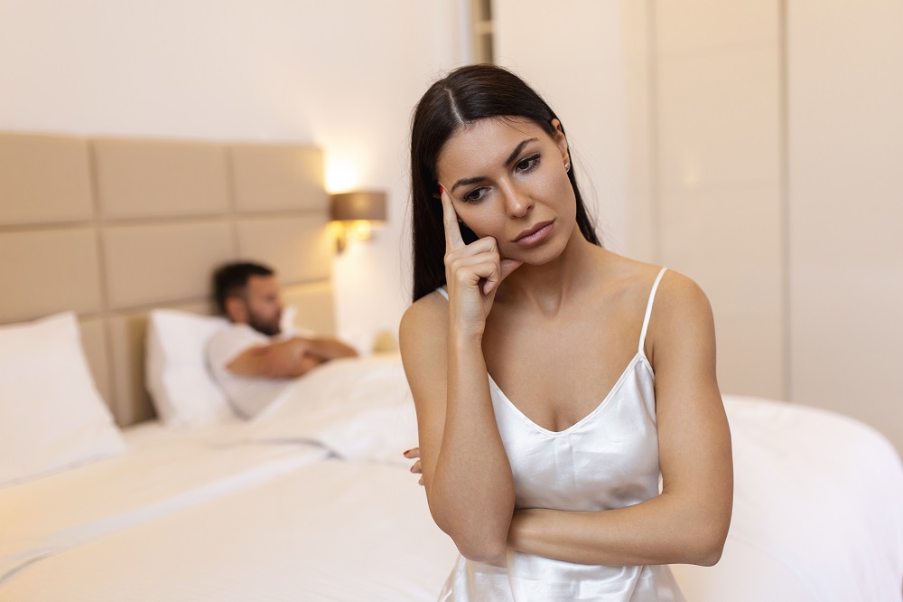 Pareja triste que necesita amarres fuertes y poderosos